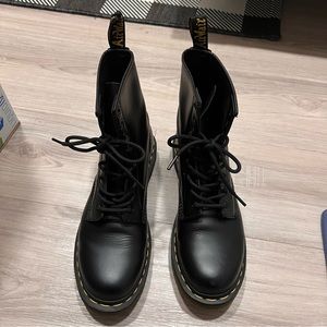NWOT Dr Martens Lace Up Boots